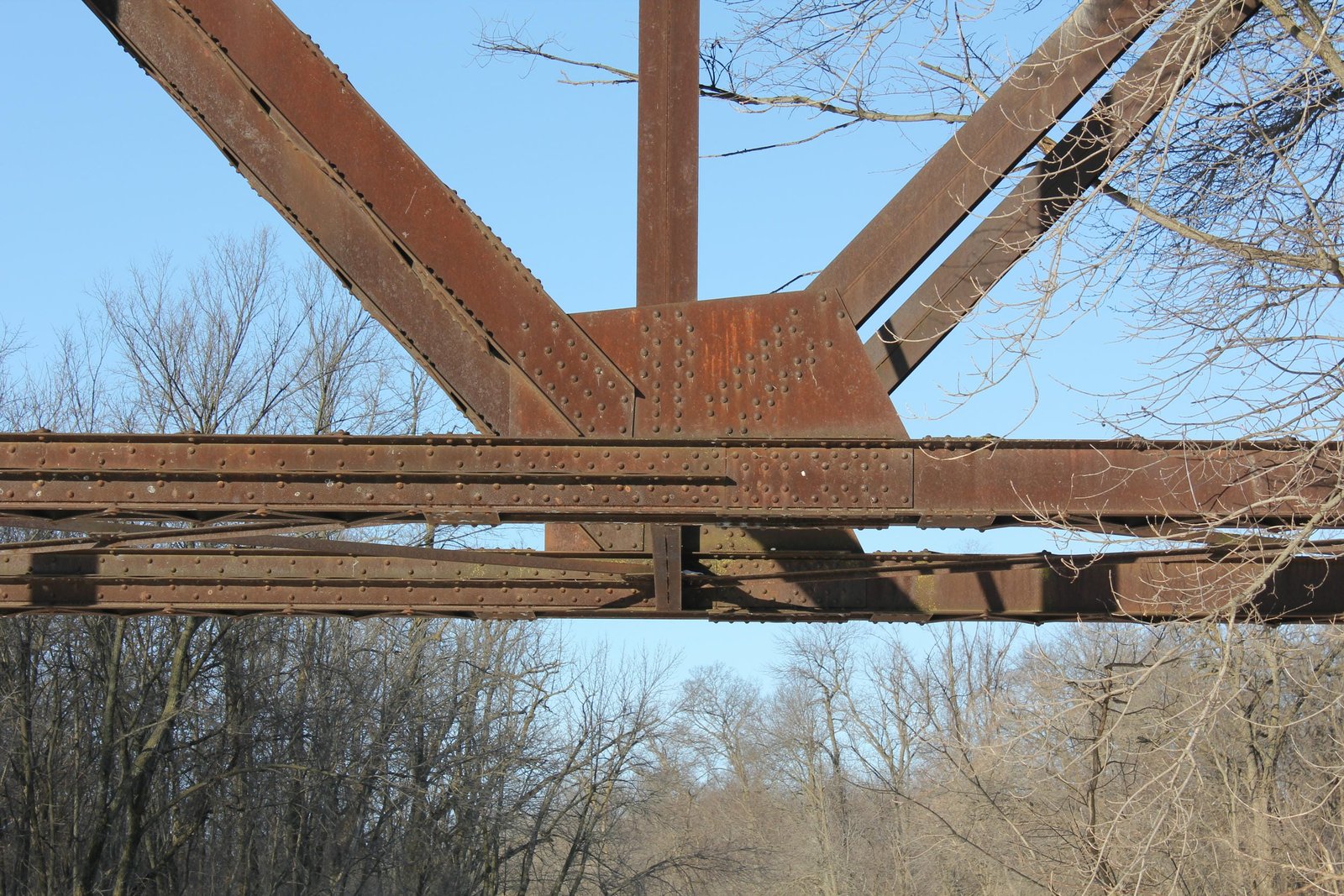 Lower connection